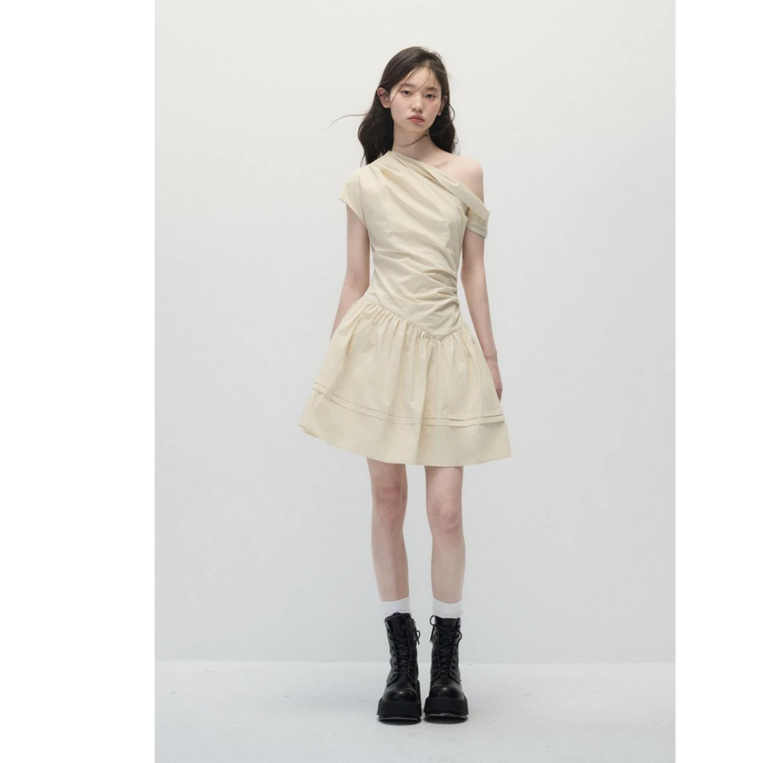 ANNATTO 夏季原创设计感气质收腰显瘦斜肩a字米色连衣裙女