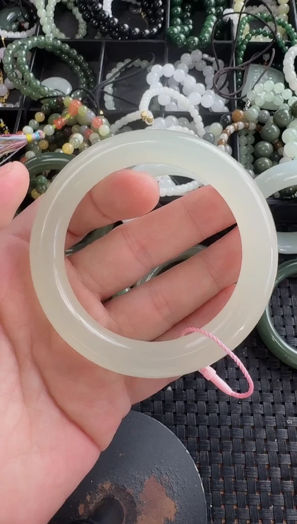 和田玉未镶嵌颈饰手镯