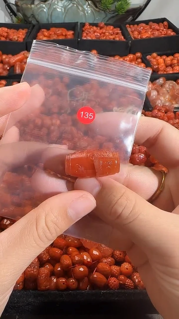 颈饰未镶嵌南红玛瑙1