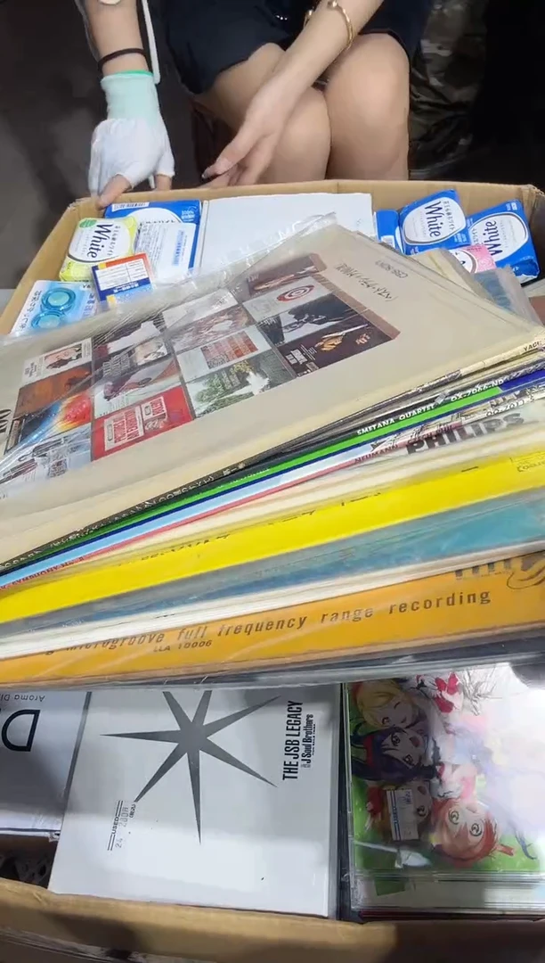 8新1***觉   105中古商品，瑕疵品，不保好坏。