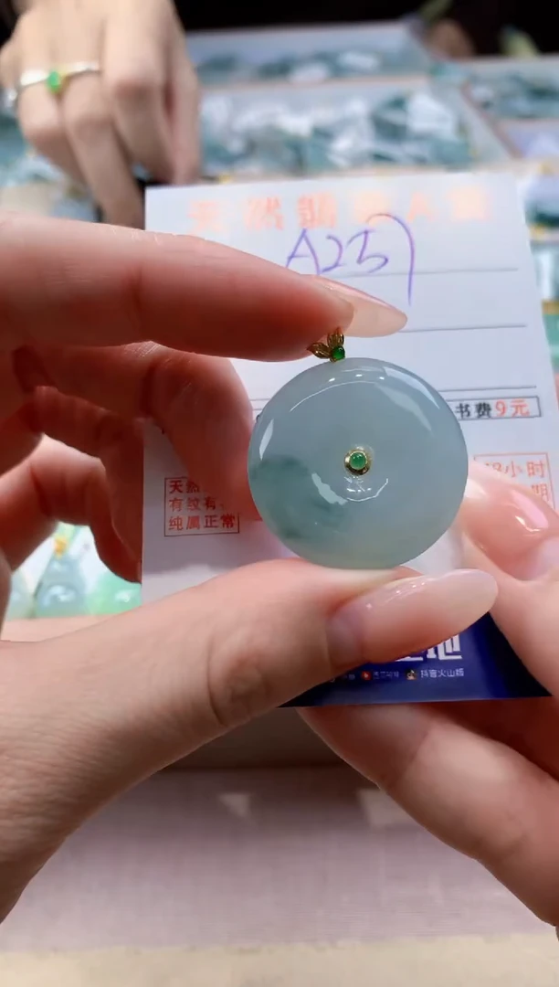 颈饰18K金镶嵌翡翠天然缅甸a货翡翠