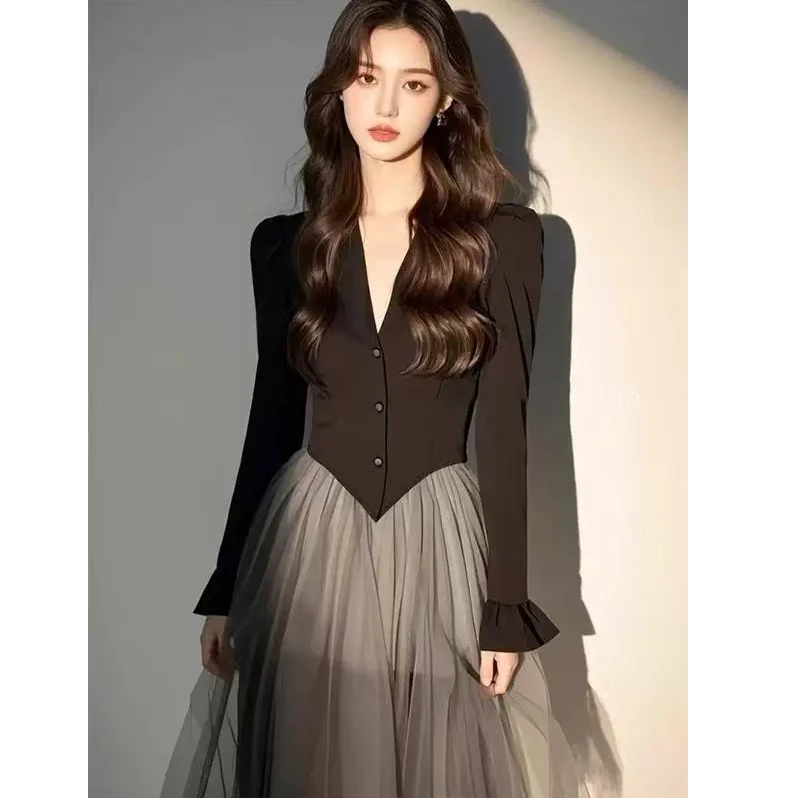 连衣裙2025春季新款女气质V领拼接网纱收腰显瘦中长款裙子1015