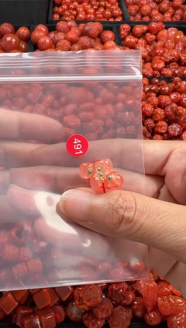 南红玛瑙未镶嵌颈饰1