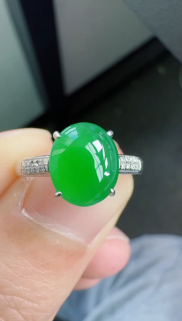 18K金镶嵌戒指翡翠长***心寄售回流，不退不换