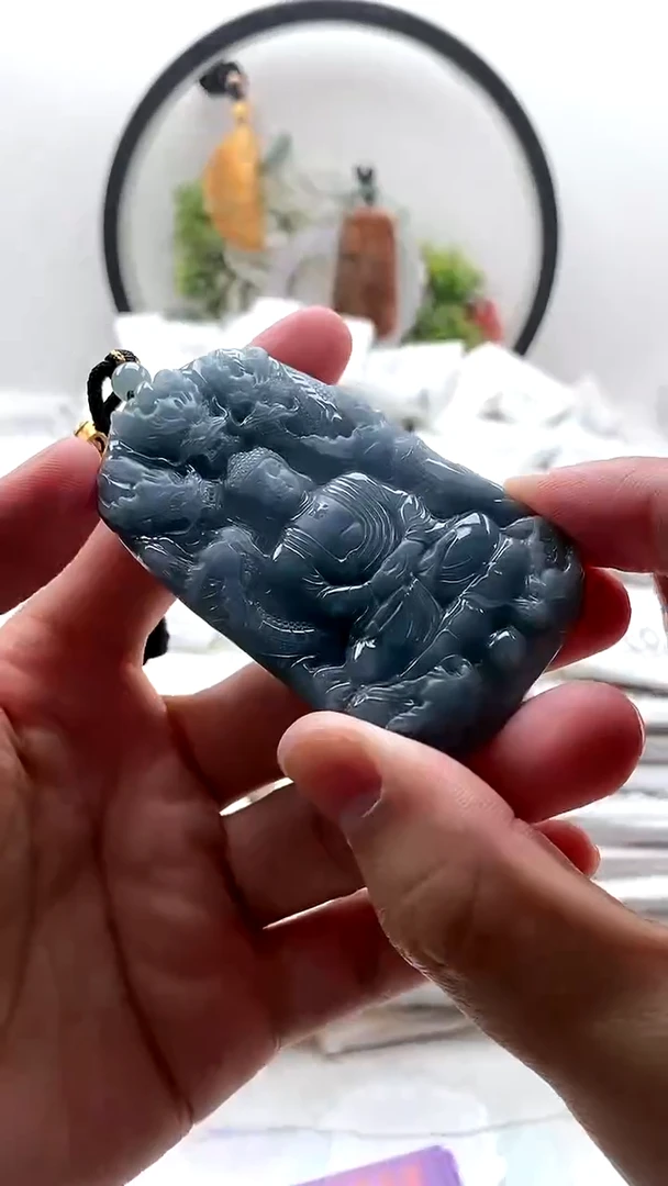 颈饰未镶嵌翡翠大日如来