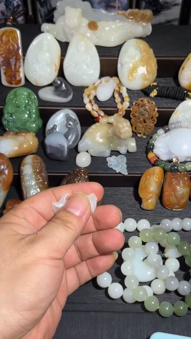 未镶嵌和田玉（子料）耳饰籽料耳坠