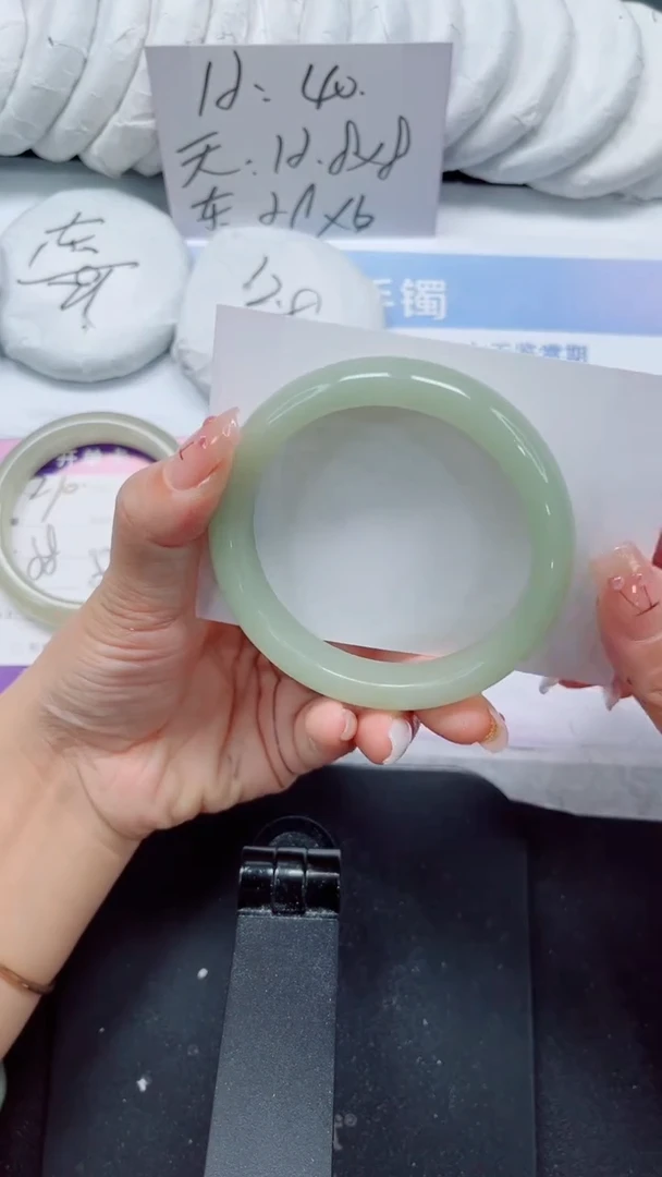 未镶嵌手镯石英质玉270-58.6