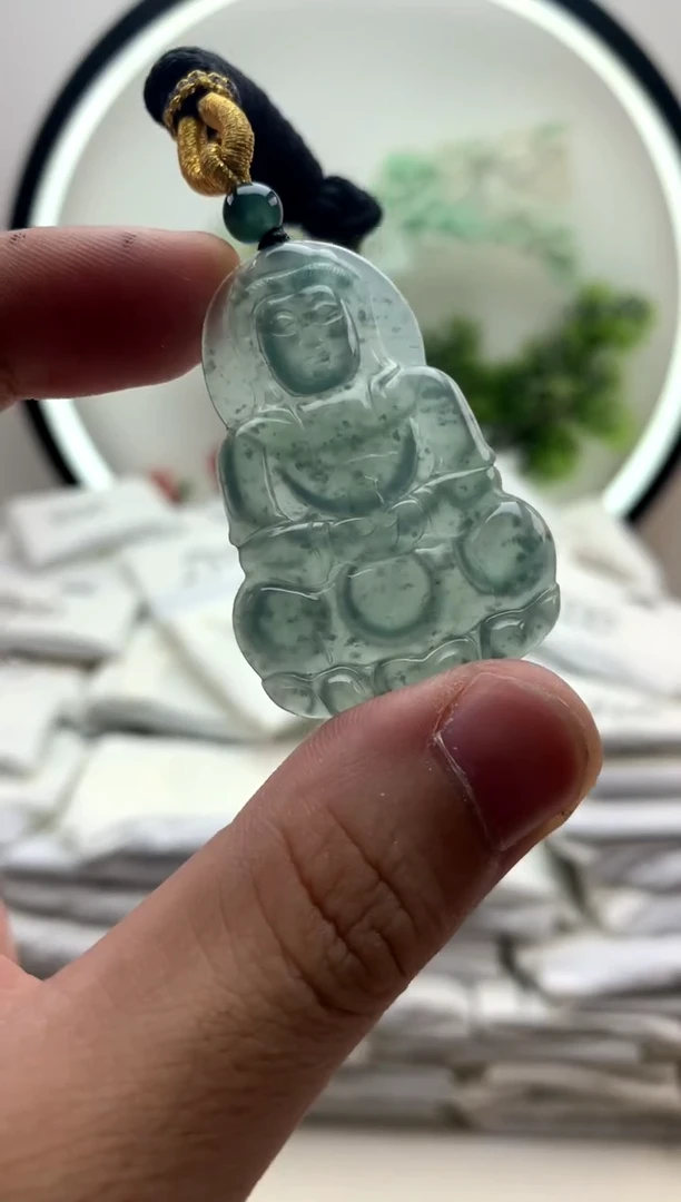 颈饰未镶嵌翡翠观音