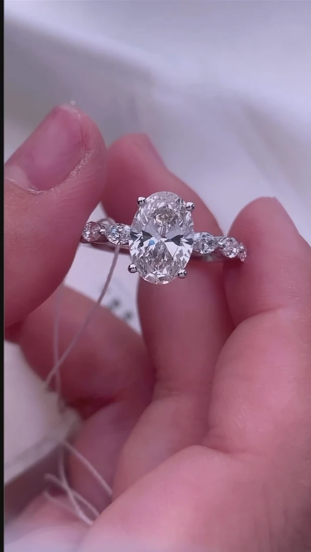 铂Pt950镶嵌实验室培育钻石铂金Pt950 2ct明亮式切割椭圆形戒指