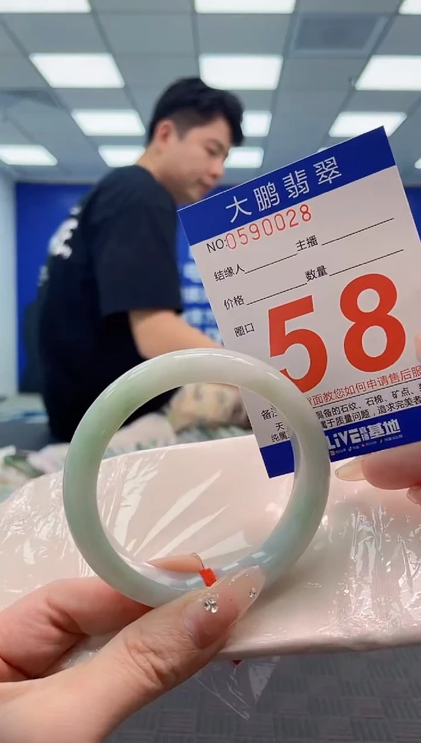 翡翠手镯未镶嵌AAAAAAAAAAAAAAAA