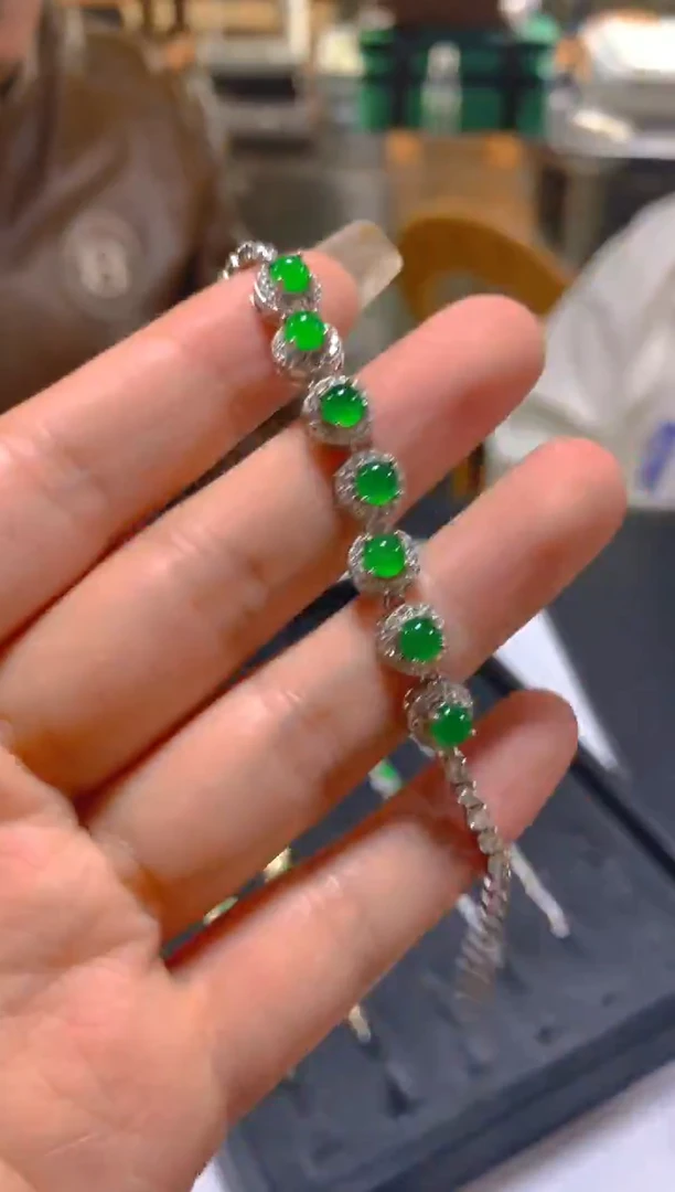 未镶嵌手链翡翠多样性发一