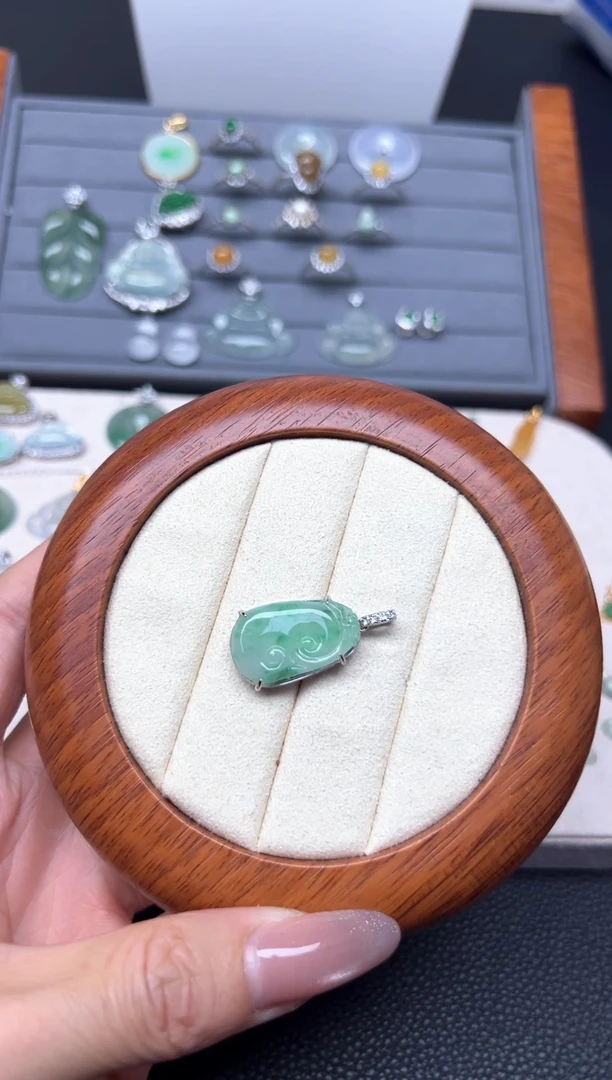 颈饰银S925镶嵌翡翠薇****E41号链接 如意