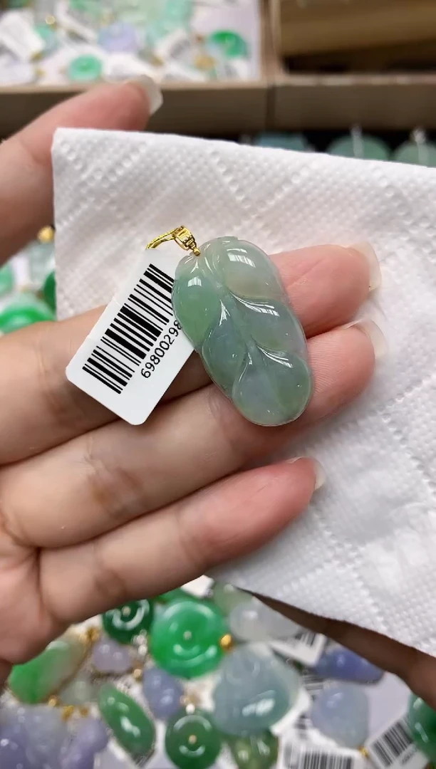 颈饰18K金镶嵌翡翠 11111111111