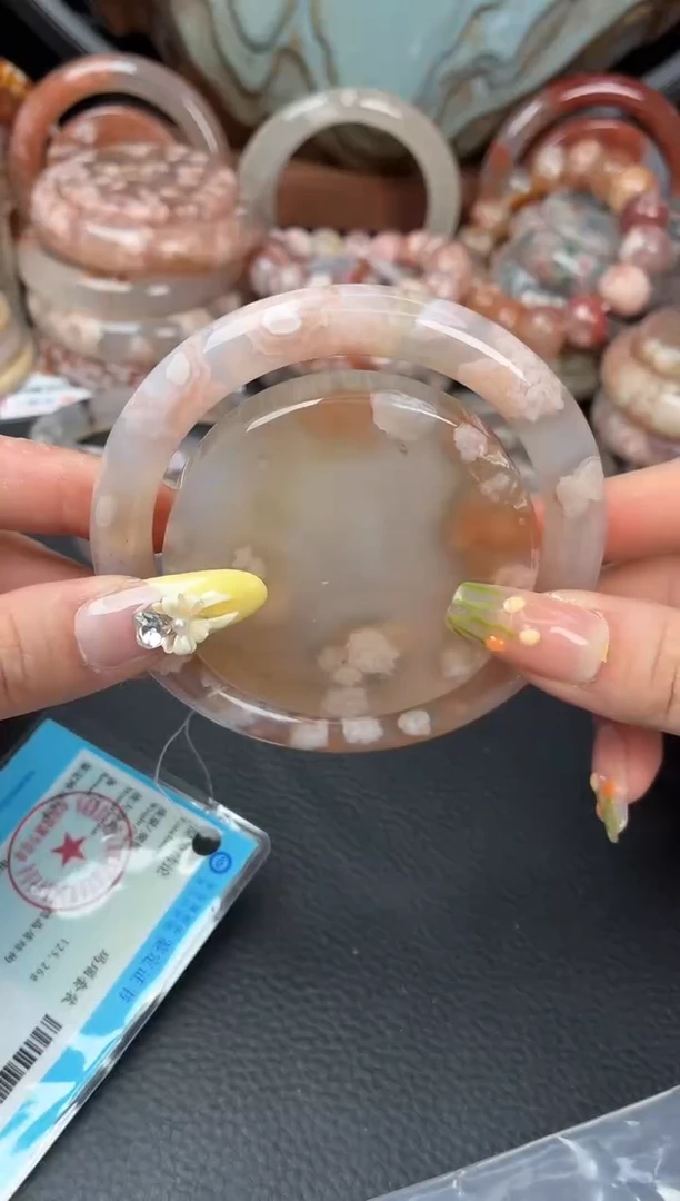 未镶嵌手镯（圆镯）石英质玉61