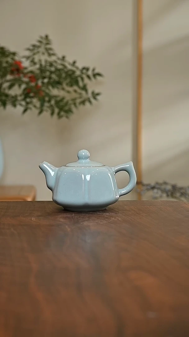 六合泰平壶 天青 微瑕 朱家汝窑款