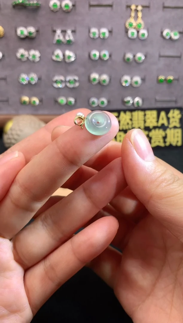 翡翠18K金镶嵌颈饰天然翡翠A货.源头工厂价福利价
