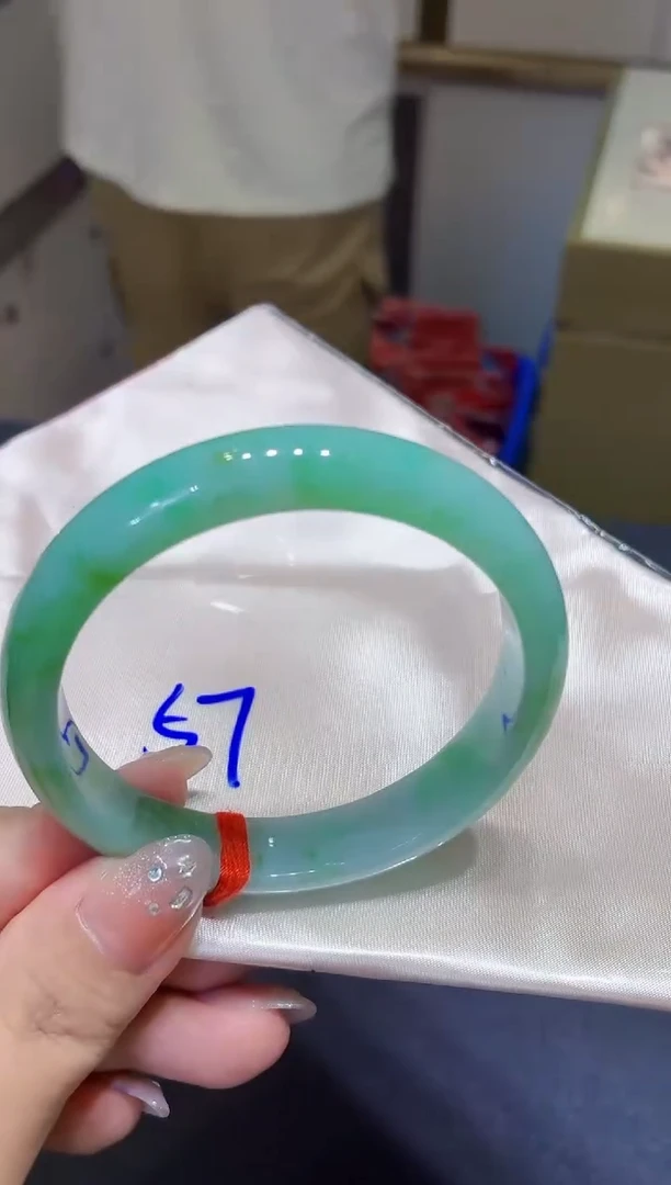 未镶嵌手镯翡翠翡翠手镯