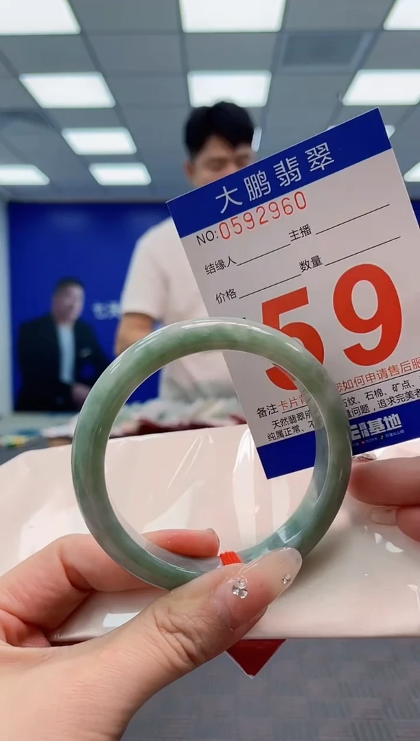 翡翠手镯未镶嵌AAAAAAAA