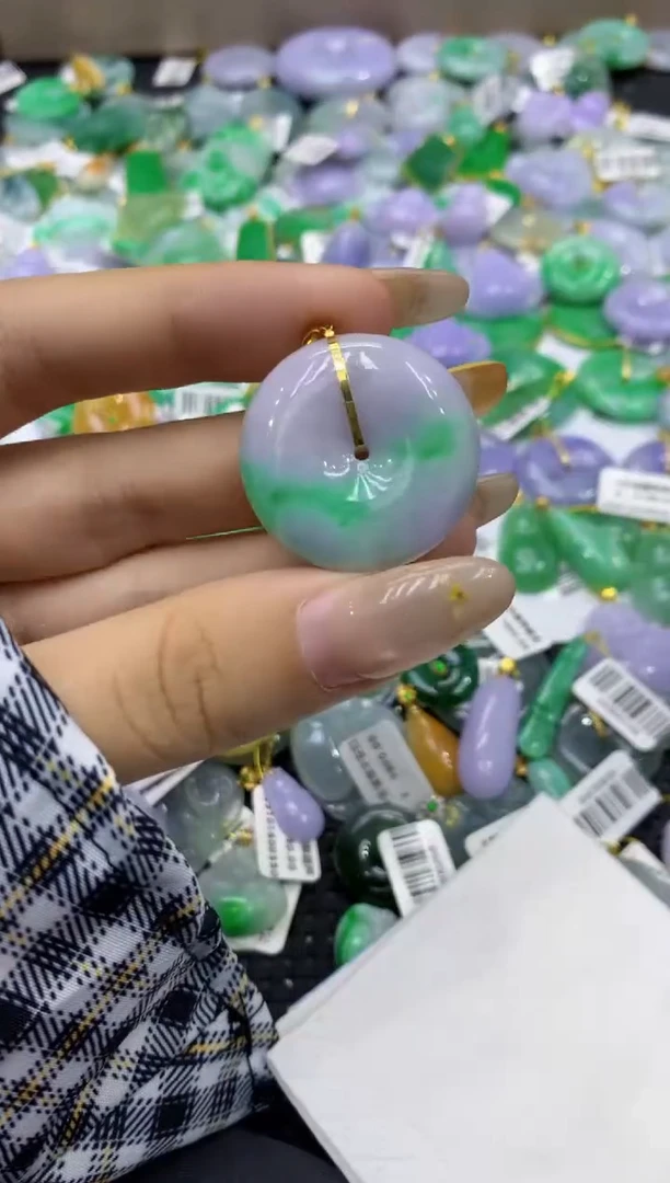 颈饰18K金镶嵌翡翠天然缅甸翡翠A货