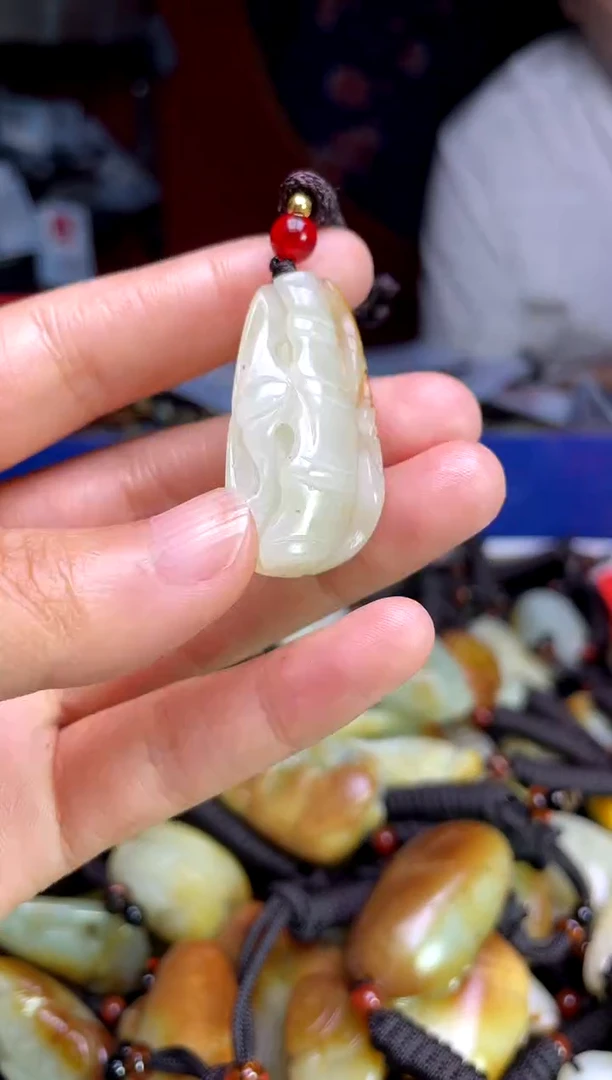 和田玉未镶嵌颈饰1