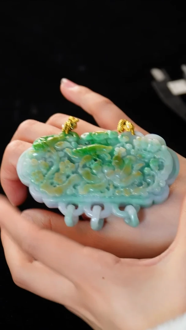 【闪购商品】翡翠颈饰未镶嵌黄加绿