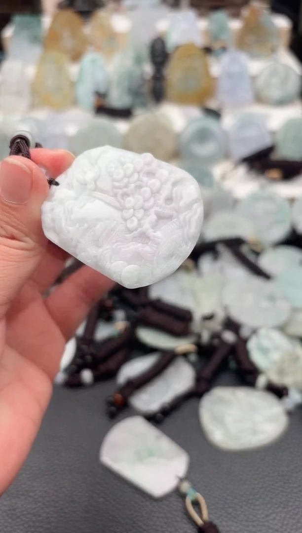 翡翠未镶嵌颈饰天然翡翠吊坠70