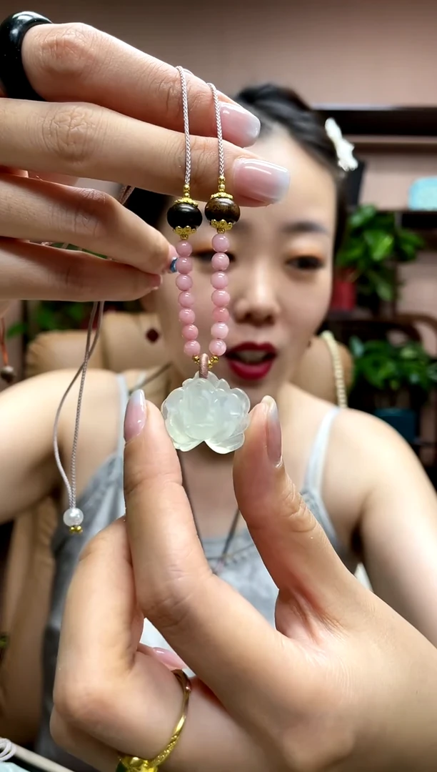 岫玉未镶嵌吊坠·