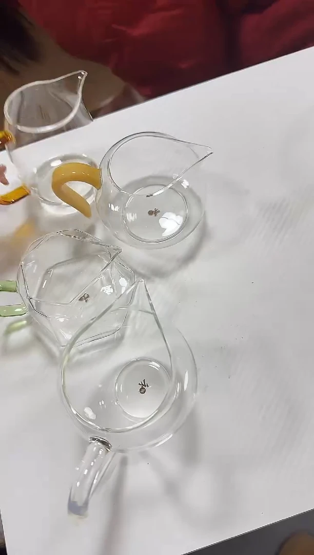 黄色诚然公道杯