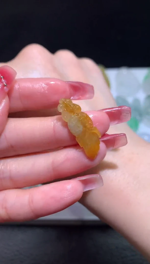 定制翡翠未镶嵌金鱼