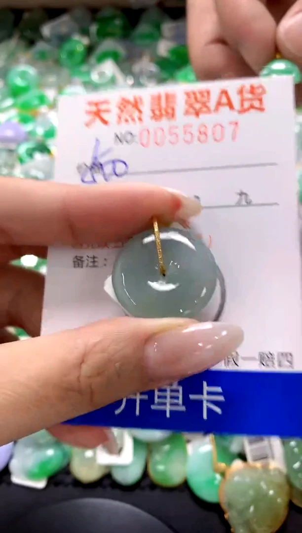 翡翠18K金镶嵌颈饰1111111111111111