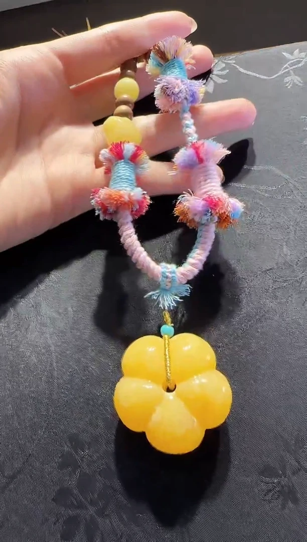 蜜蜡颈饰18K金镶嵌花花吊坠