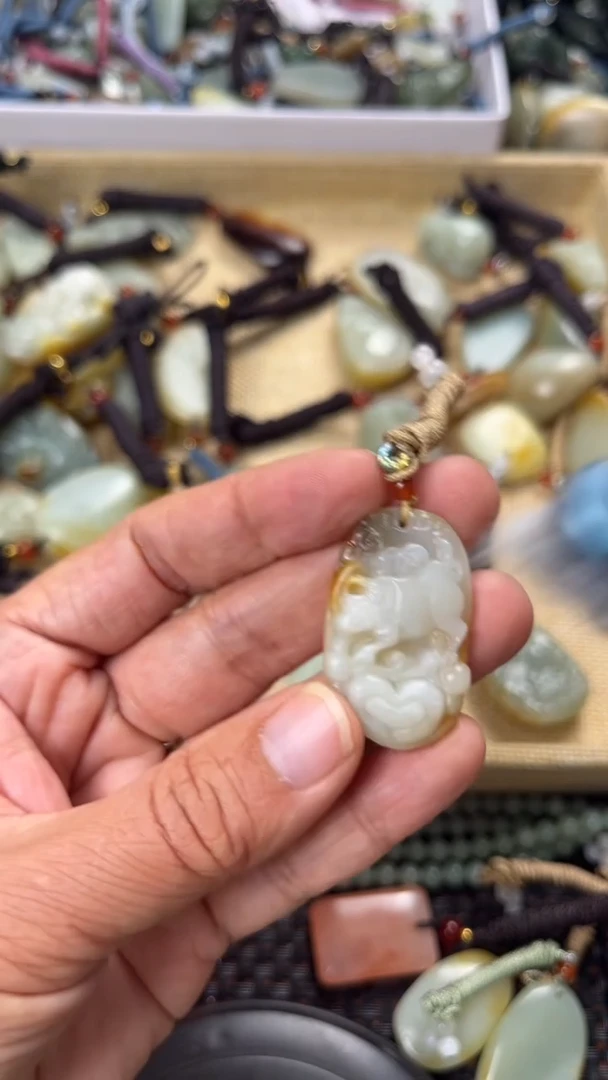 【闪购商品】和田玉颈饰未镶嵌多样性发货没有证书拍一发一有瑕