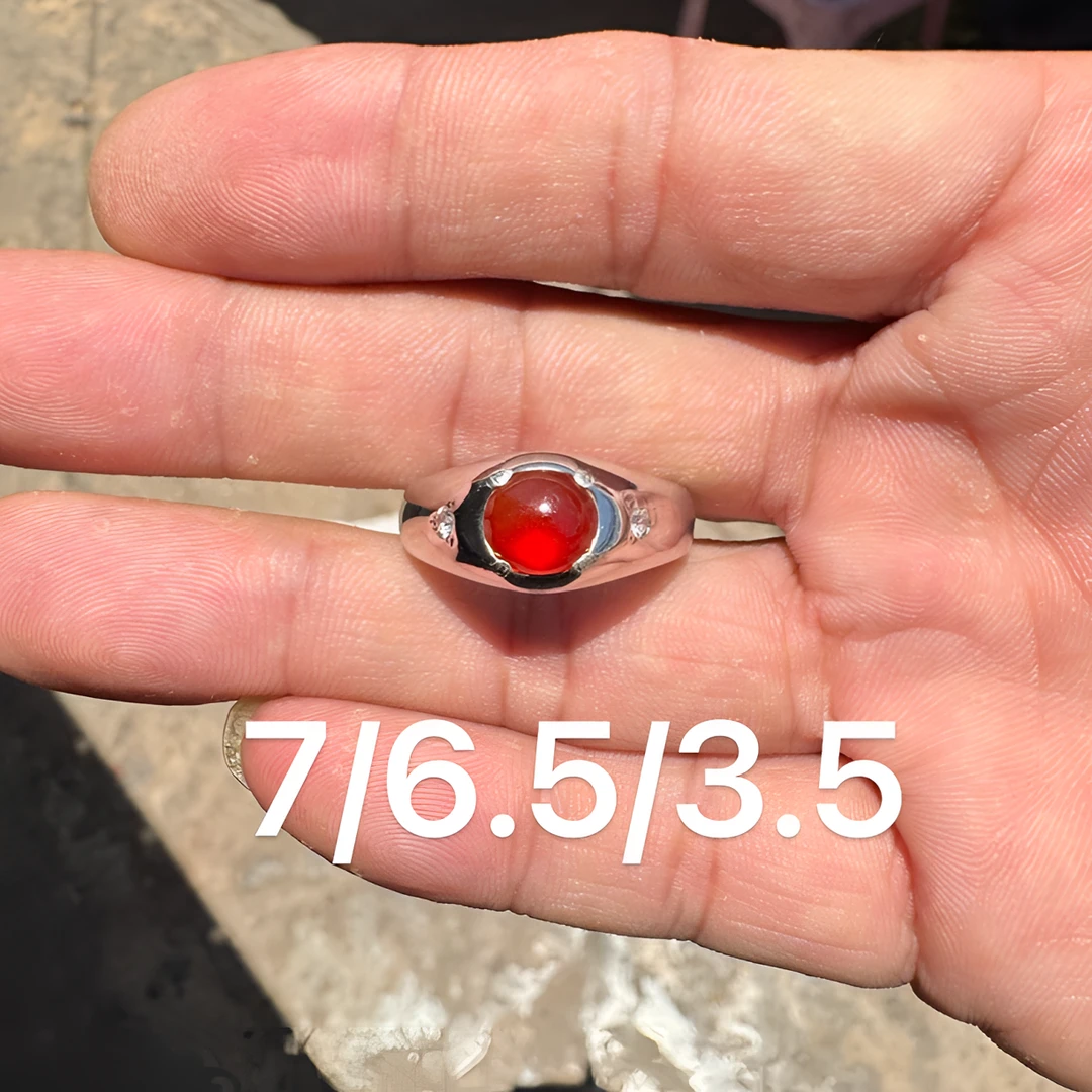 0605(小哪吒在源头)玻璃种翡翠鸽血红戒面干净饱满肉细荧光足M180