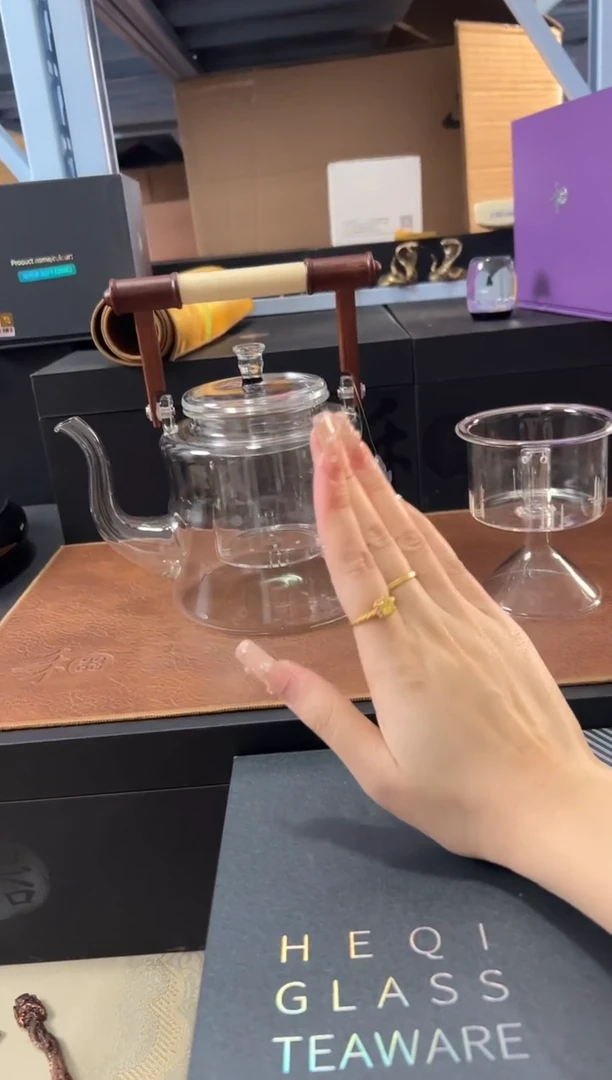 禾器 君卿壶 透明