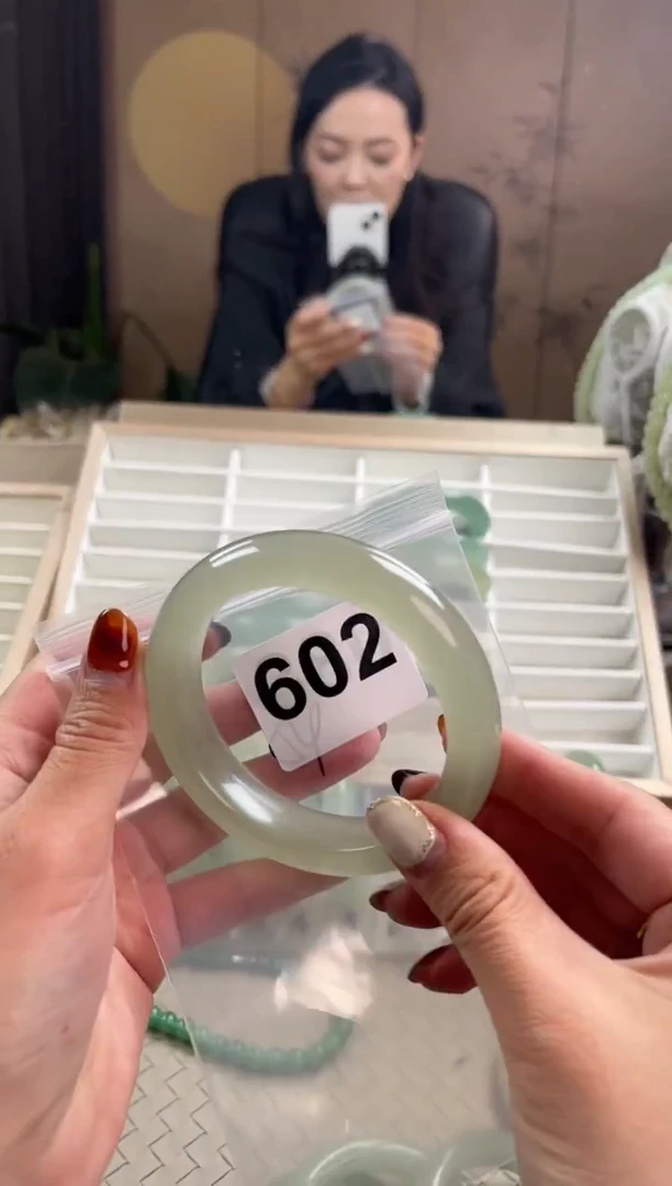 未镶嵌手镯石英质玉奇**姐602