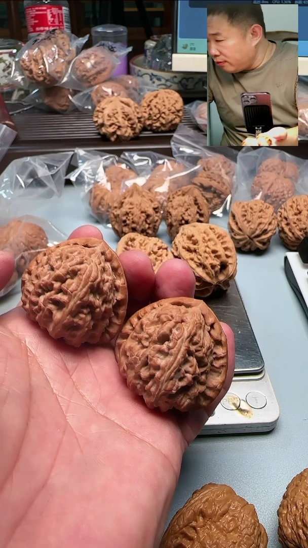 【闪购商品】文玩核桃吊坠三角白