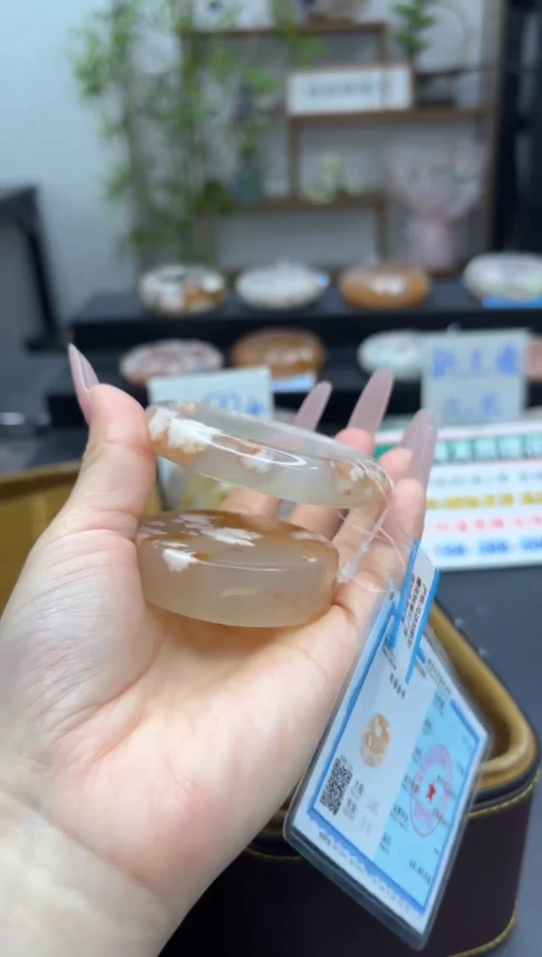 【闪购商品】石英质玉手镯未镶嵌A104(54圈赠送镯心)