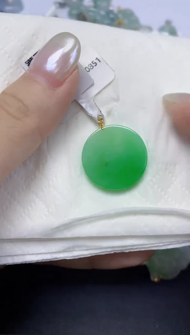 翡翠18K金镶嵌颈饰天然缅甸翡翠A货
