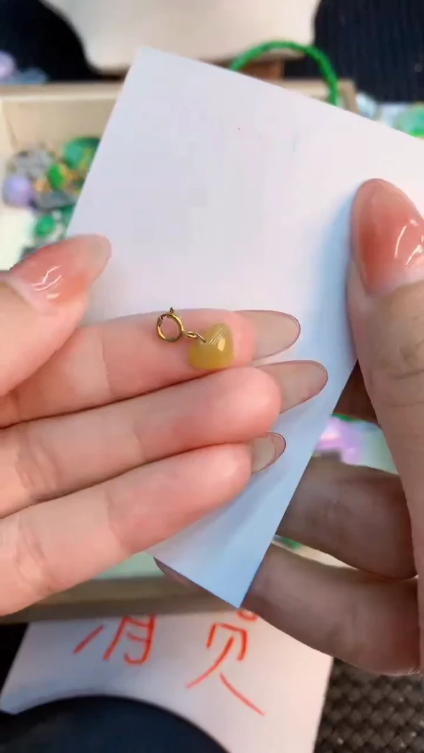 翡翠未镶嵌吊坠(不含链)1