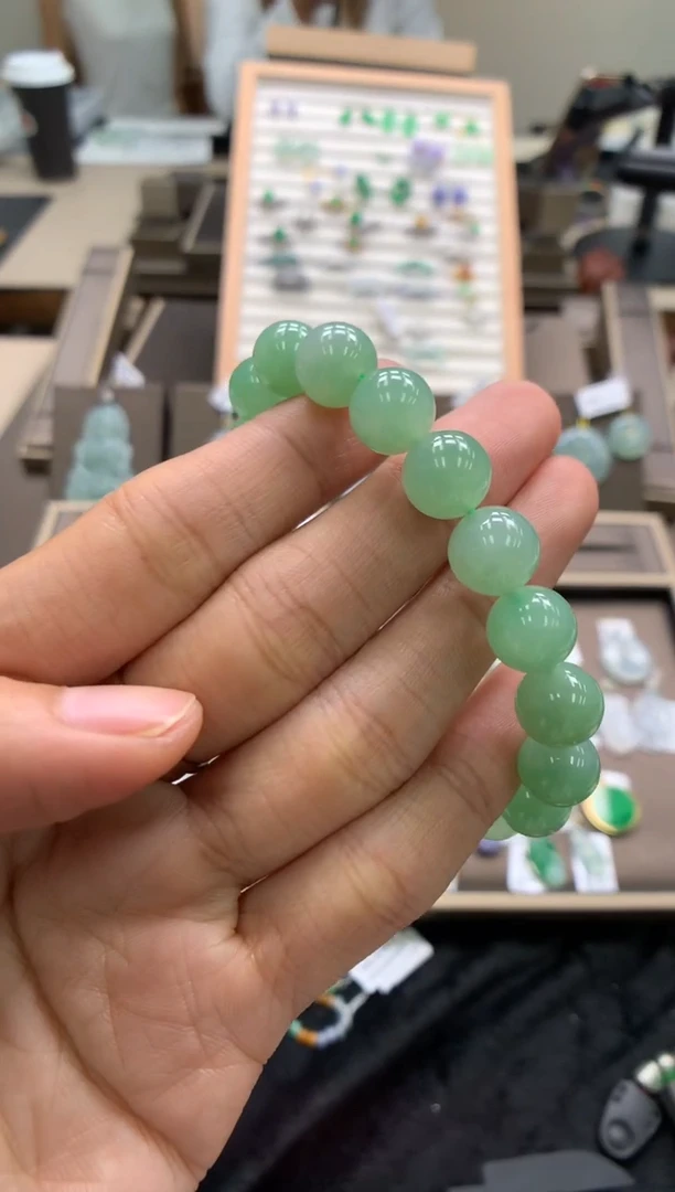 颈饰未镶嵌翡翠珠串