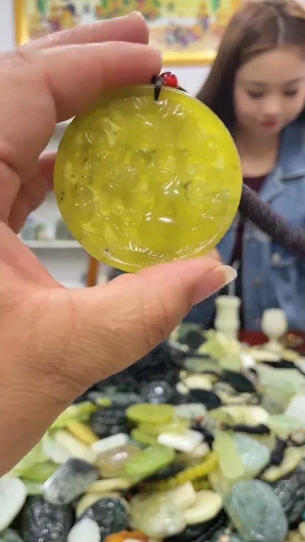 岫玉未镶嵌吊坠