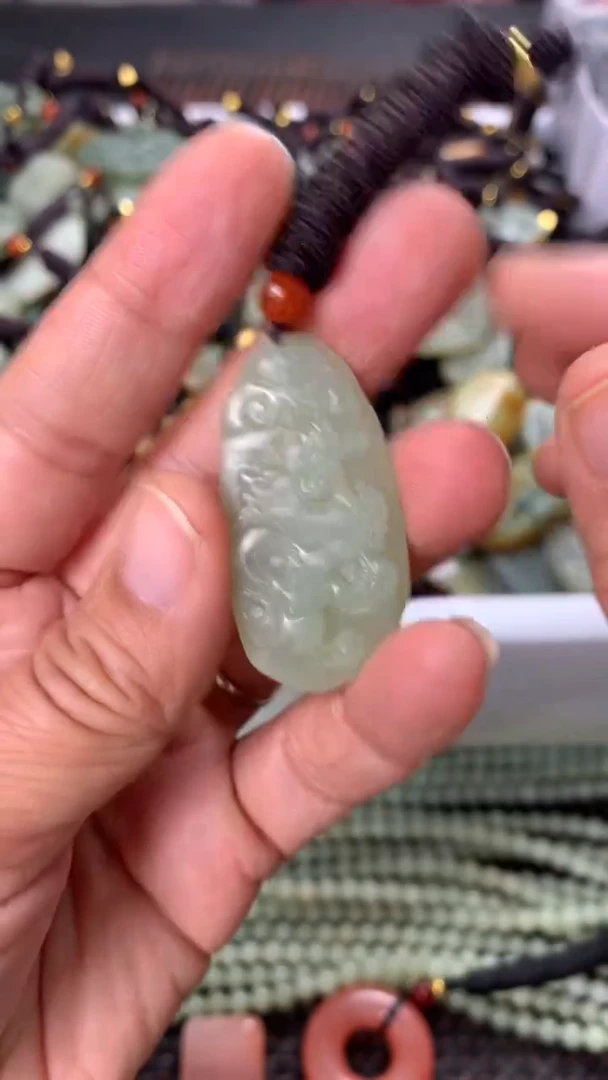 【闪购商品】和田玉颈饰未镶嵌多样性发货没有证书拍一发一有瑕