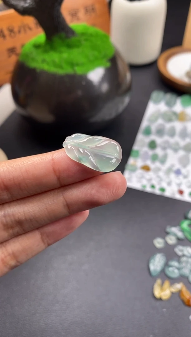 颈饰未镶嵌翡翠翡翠冰种叶子