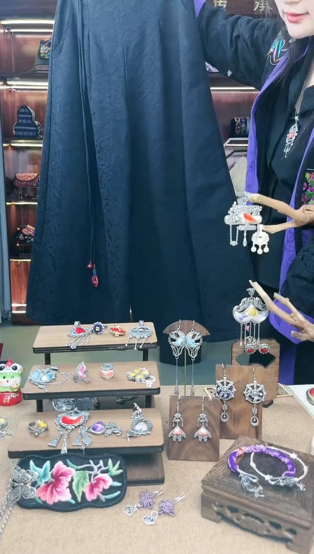 【闪购商品】织绣A08黔东南苗族刺绣