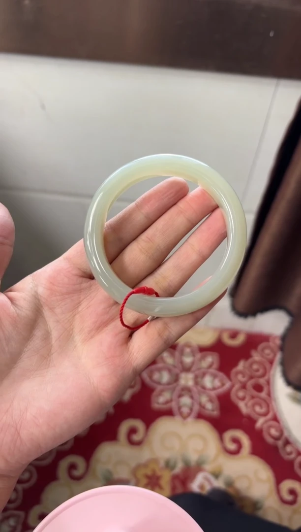 【闪购商品】和田玉手镯未镶嵌且末微色差近矿58