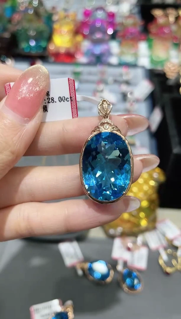 18K金镶嵌吊坠托帕石吊坠