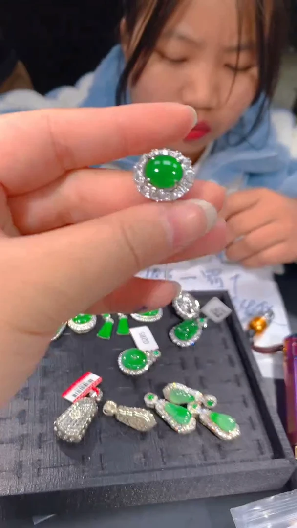 【闪购商品】定制翡翠未镶嵌75多样性发货（发其一）