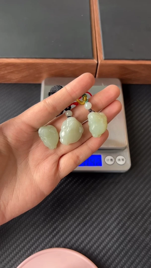 【闪购商品】和田玉吊坠(赠链)未镶嵌且末微色差多样性发货拍一发一