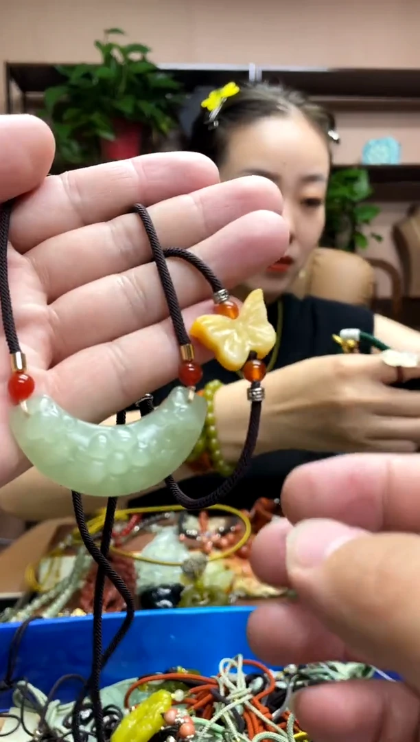 未镶嵌岫玉吊坠·