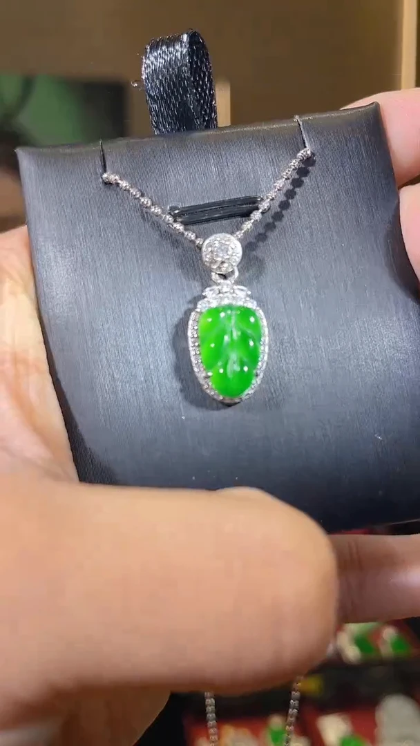 【闪购商品】翡翠吊坠(不含链)银S925镶嵌天然翡翠A货